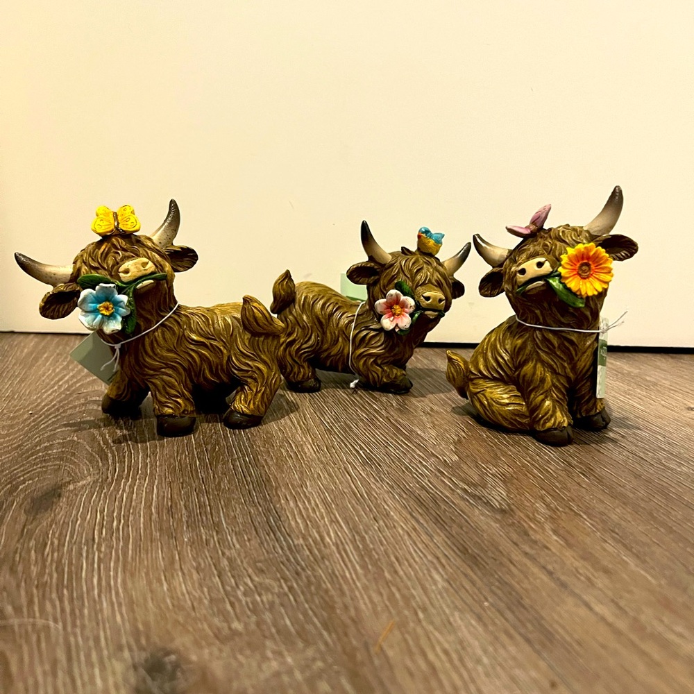 LAST SET!! Adorable Hobby Lobby Highland Cow Figurines with Floral Accents- NWT